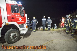 Pkw stürzt mit dem Heck voran über eine Böschung (+Video)