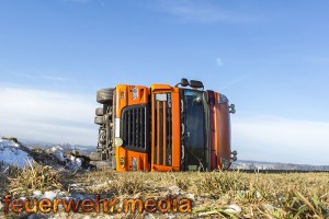 Kran Krems bei Lkw-Bergung in Eberweis im Einsatz (+Video)