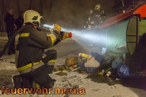 Brand eines Papiercontainers am Neujahrstag
