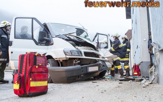 Menschenrettung nach Verkehrsunfall auf der L73 in Senftenberg (+Video)