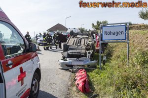 Zwei Verletzte bei Fahrzeugüberschlag auf der L7040 in Nöhagen