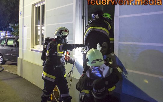 Zeitungszusteller entdeckt Brand in der Volksschule Haitzendorf