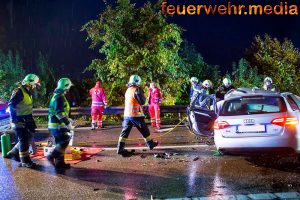 Todesopfer bei Unfall zwischen Pkw und Lkw auf der B37