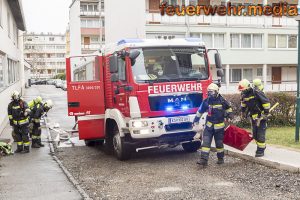 Zehn Personen bei Wohnungsbrand gerettet