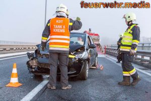 Fahrzeugbergung auf der Donaubrücke