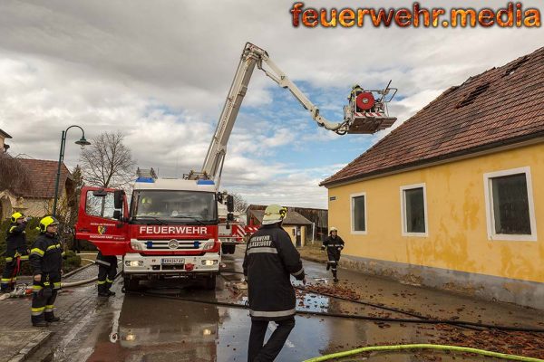 Acht Feuerwehren bei Brand in Walkersdorf im Einsatz