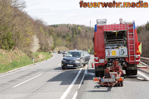 Zweifache Pkw-Bergung für die Feuerwehr Gföhl nach Unfall auf der B37