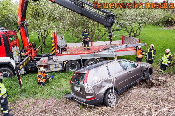 Bergung eines SUV bei der S5 Abfahrt Krems-Ost