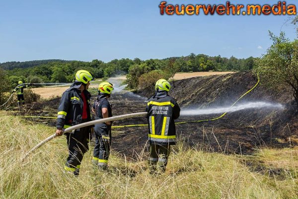 Flurbrand in Dross drohte auf ein trockenes Getreidefeld überzugreifen