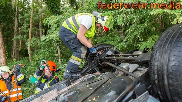 Fahrzeugüberschlag auf der B37a vor der Abfahrt Hollenburg