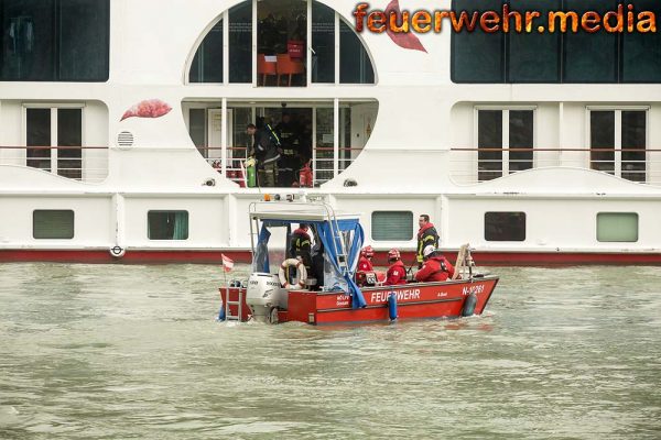 Brand eines Passagierschiffes auf der Donau in der Wachau