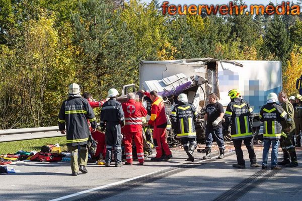 Lkw-Lenker bei Unfall auf der B38 schwer Verletzt