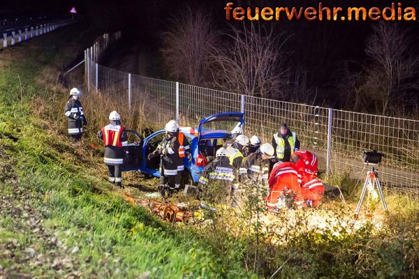 Pkw-Lenker nach Unfall bewusstlos im Fahrzeug