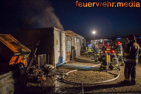 Brand am Lagerplatz einer Baustelle in Langenlois
