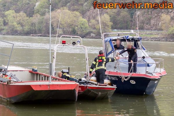 Bootsbergung auf der Donau bei Dürnstein