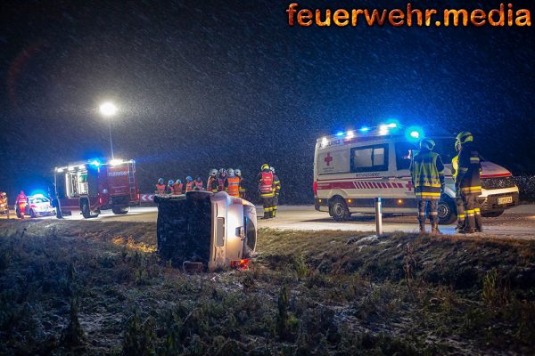 Unfall auf der L45 – Pkw kommt seitlich zum Liegen