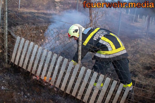 Flurbrand in schwer zugänglichen Gelände in Rehberg