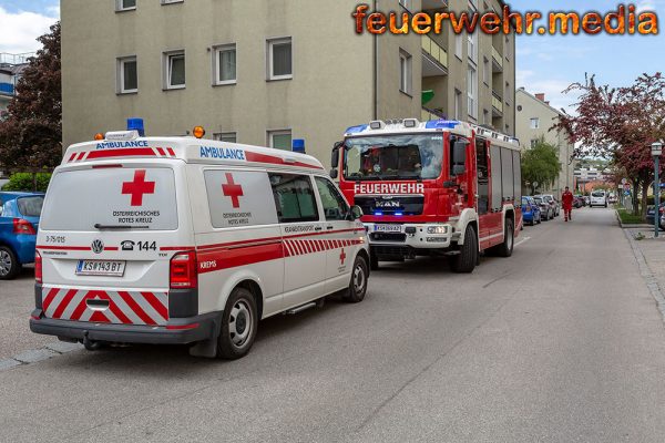 Feuerwehr verschafft dem Roten Kreuz Zugang zu einer Patientin