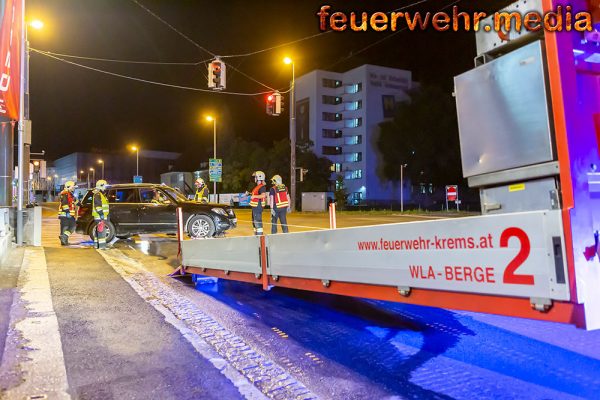 Fahrzeugbergung nach Verkehrsunfall auf der Kremser Wiener Straße