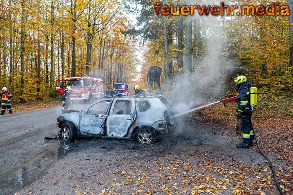 Fahrzeug auf der L7039 bei Dross komplett ausgebrannt