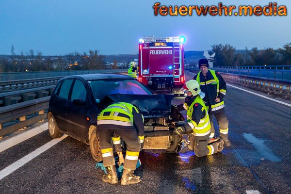 Unfall auf der spiegelglatten St. Pöltner Brücke