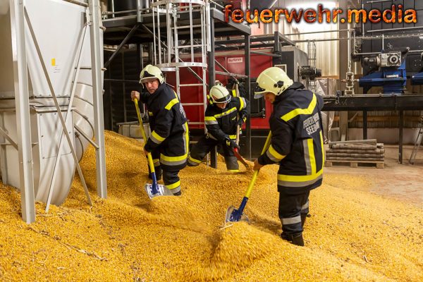 Silobrand – 75 Tonnen Mais händisch geleert