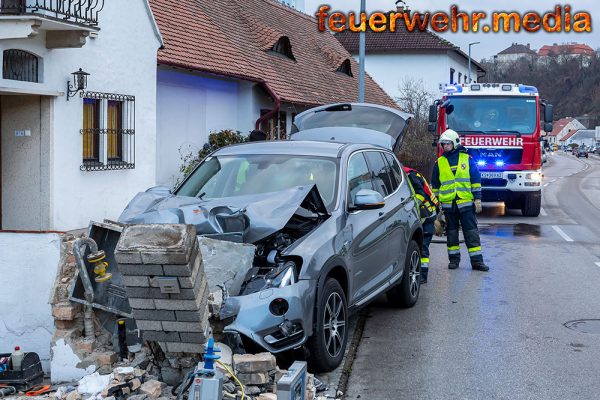 Gasaustritt nach Verkehrsunfall in der Kremstalstraße