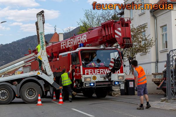 Lkw-Bergung auf der B33 in Mitterarnsdorf