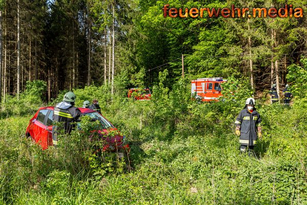 Fahrzeugüberschlag auf der L7116 vor Paltmühl