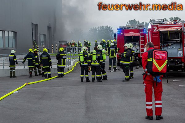 Brand im Gewerbegebiet Theiss