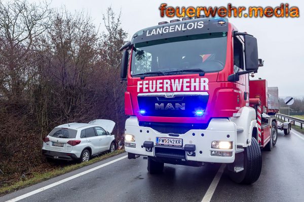 Kreuzungsunfall mit zwei Fahrzeugen auf der B34