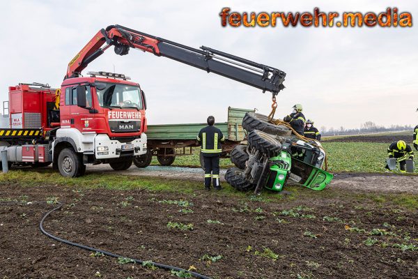 Traktorgespann verunfallt auf der L45