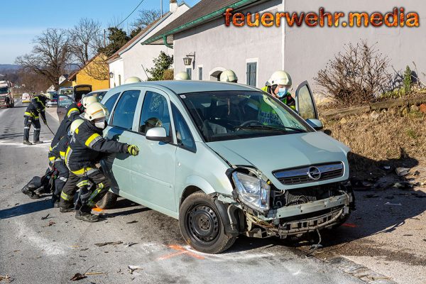 Frontalzusammenstoß zwischen Kammern und Strass