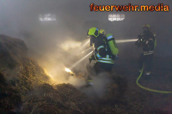 Pferdemist in einer Lagerhalle in Brand geraten