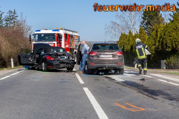 Sperre der B34 nach einem Auffahrunfall mit zwei Pkw