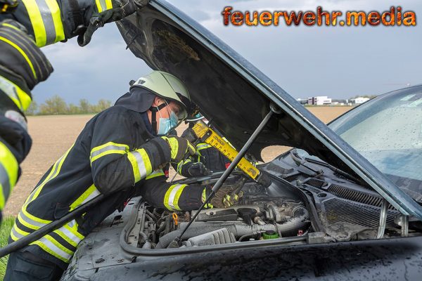 Fahrzeuglenker verhindert Fahrzeugbrand