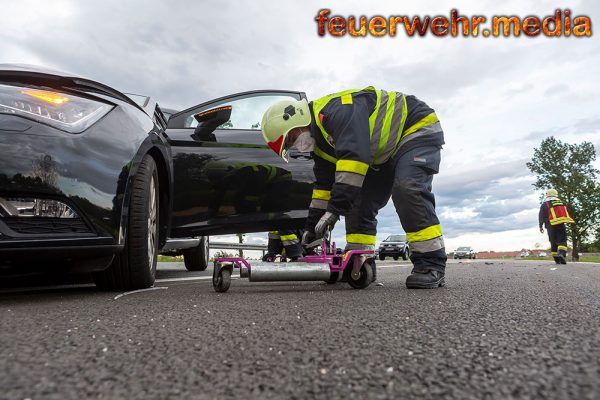 Leitschiene gerammt – Fahrzeuglenker unverletzt