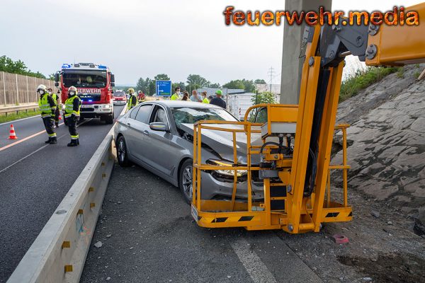 Hubarbeitsbühne im Baustellenbereich der S5 gerammt