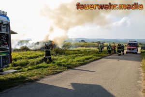 Strohballen auf der Gobelsburger Haide in Brand geraten