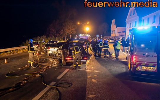 Unfall mit drei Fahrzeugen auf der B3 in Dürnstein