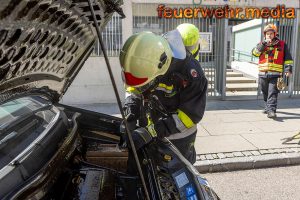 Rasche Entwarnung bei Fahrzeugbrand