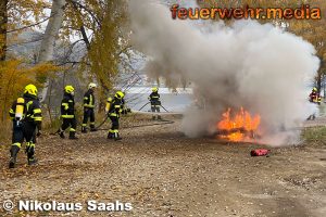 Fahrzeugbrand auf der B33 bei Hundsheim