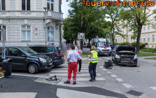 Verkehrsunfall mit drei Fahrzeugen in der Kremser Innenstadt