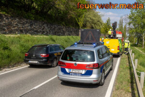 Elektrofahrzeug nach Auffahrunfall auf der B3 geborgen