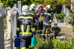 Kleinbrand am Kremser Friedhof mit einer Kübelspritze gelöscht