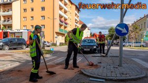 Straßenlaterne stand einem Fahrzeuglenker im Weg