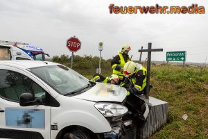 Gedenkstätte beim Einbiegen von der B218 gerammt