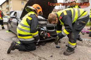 Pkw beim Einparken gerammt – Vier Fahrzeuge beschädigt