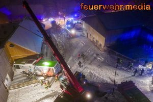 Bergung eines Autobusses in Voitsau