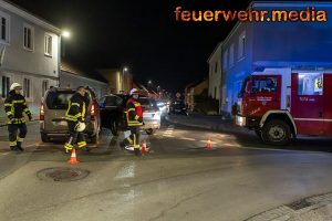 Bergung zweier Fahrzeuge nach Unfall auf der B35 in Gedersdorf